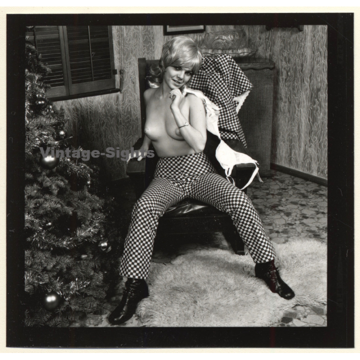 Erotic Model Candy Vaughan Undresses*5 / Topless (Vintage Contact Sheet Photo 1972)