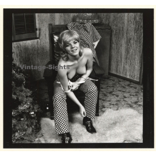 Erotic Model Candy Vaughan Undresses*6 / Topless (Vintage Contact Sheet Photo 1972)