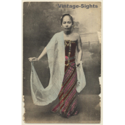 Vietnamese Woman In Long Dress / Ethnic (Vintage PC Hand Colored 1910s/1920s)
