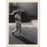 Cool Snapshot: Woman In Pyjamas Walking Through Backyard / Oldtimer (Vintage Photo ~1930s/1940s)