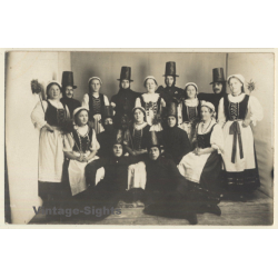 Ostalbkreis: Paare In Traditioneller Tracht / Welsh Hat (Vintage RPPC ~1910s/1920s)