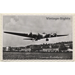 4 Motoriges Bomberflugzeug WW2 (Vintage RPPC 1930s/1940s)