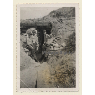 4 Topless German Soldiers In Trench / Gay INT (Vintage Photo ~1940s)
