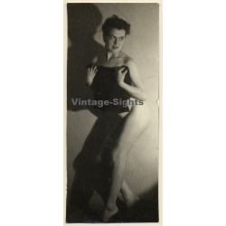 Erotic Study Of Natural Brunette Nude*1 / Cloth - Eyes (Vintage Photo France ~1940s/1950s)
