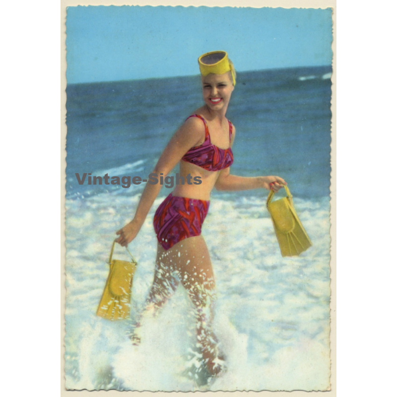 Pin-up Girl In The Surf / Diving Mask - Fins - Bikini (Vintage PC C.Y.Z. ~1960s)