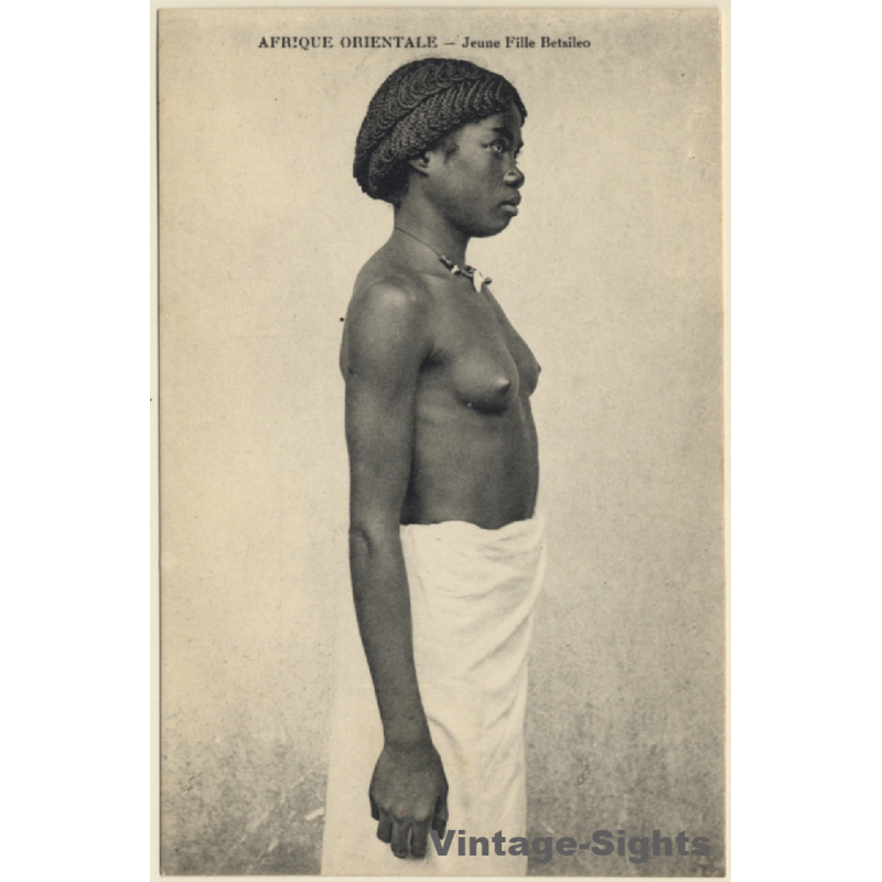 Afrique Occidentale: Madagascar - Jeune Fille Betsileo / Risqué - Ethnic (Vintage PC ~1910s)