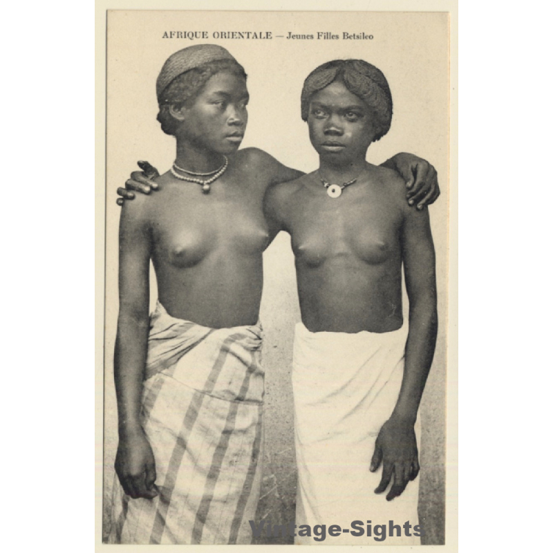 Afrique Occidentale: Guinea - Jeune Filles Betsileo / Risqué - Ethnic Nude (Vintage PC ~1910s)