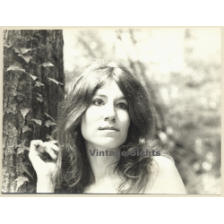 Jerri Bram (1942): Pretty Hippie Girl Leaning Against Tree (Vintage Photo ~1970s)