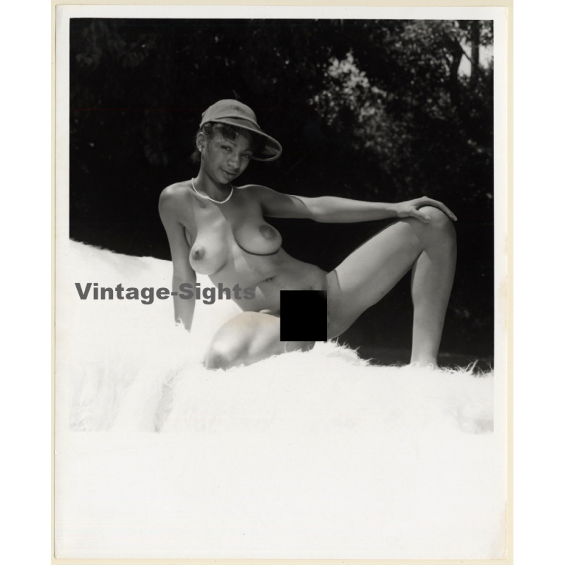Erotic Study: Busty Slim Dark-Skinned Nude *1 / Sun Visor (Vintage Photo KORENJAK 1970s/1980s)
