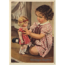 Mädchen spielt mit Käthe Kruse Puppe *1 (Vintage PC ~1940s)