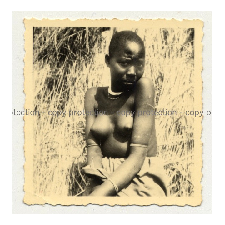 Topless African Woman In Grass / Congo? (Vintage Photo 1940s/1950s)