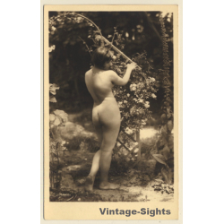 J. Mandel 368: Natural Nude In Garden *2 / Risqué (Vintage RPPC Noyer ~1910s/1920s)