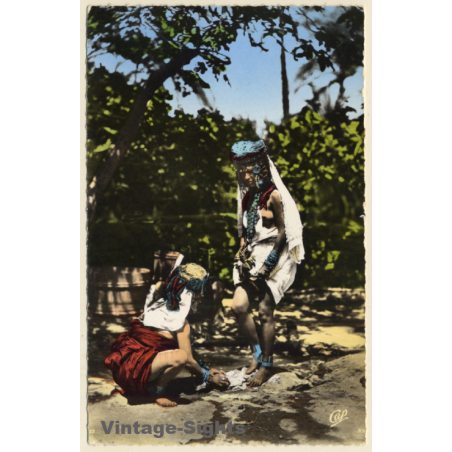 Maghreb: Femme Ouled Naïls Lavant Le Linge / Risqué - Ethnic (Vintage RPPC ~1940s)