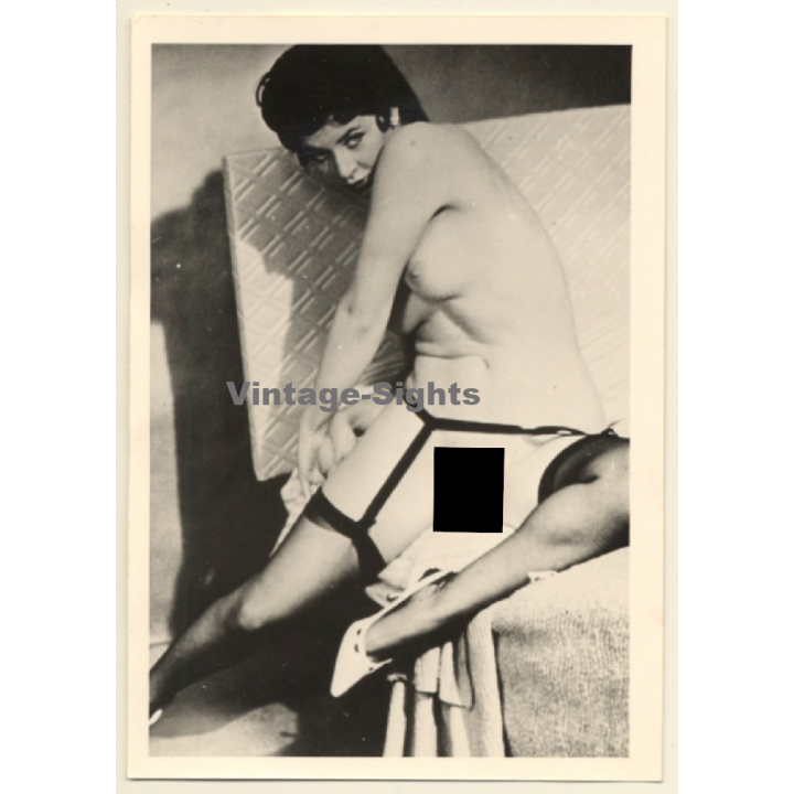Nude Darkhaired Pin-up / Suspenders - Nylons (2nd Gen. Photo ~1950s)