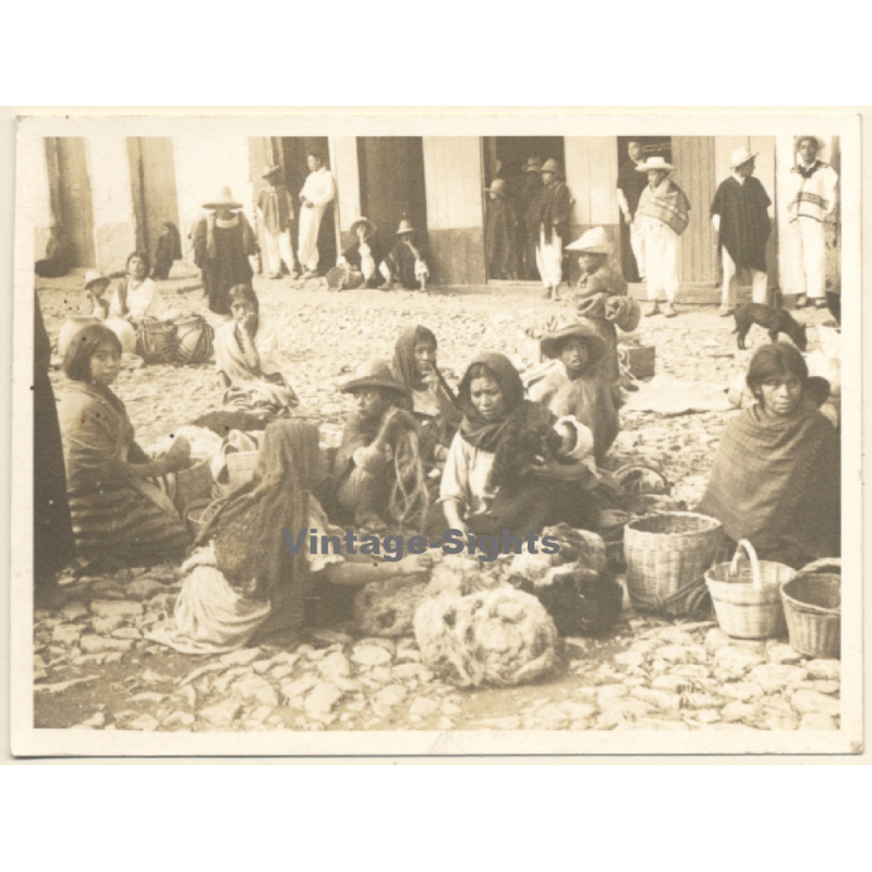 Andes / Bolivia ?: Street Vendors - Beggars (Vintage Photo ~1910s/1920s) Andes / Bolivia ?: Street Vendors - Beggars (Vintage Photo ~1910s/1920s)