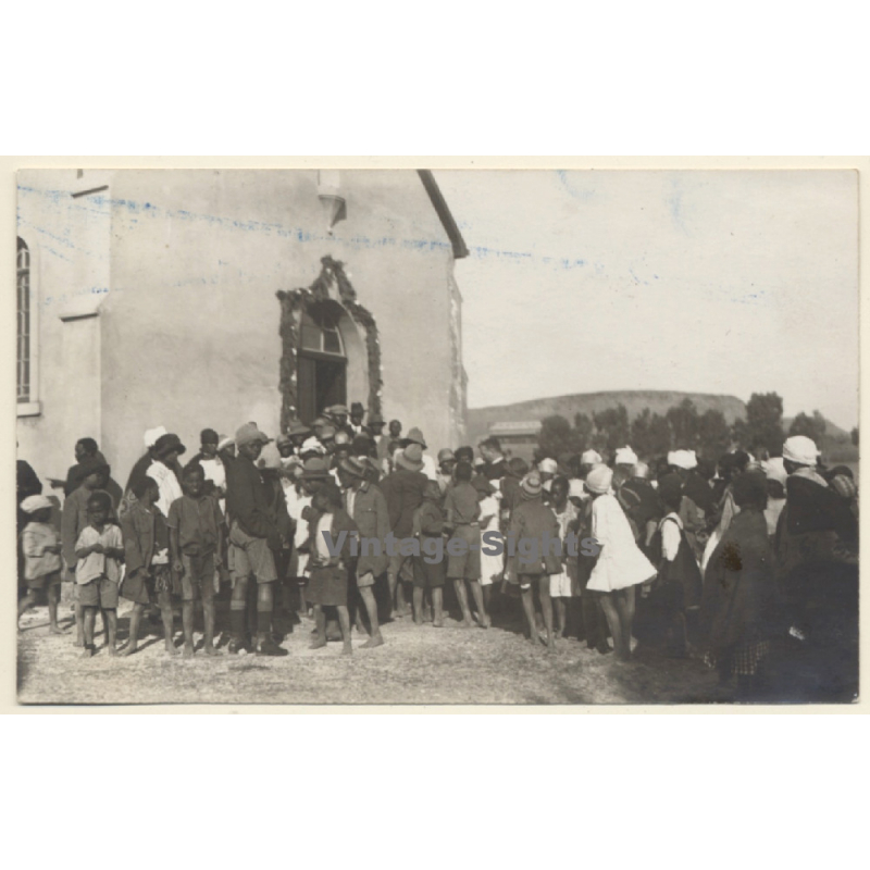 Harrismuth / Orange Free State (South Africa): Indigenous In Front Of New Church (Vintage RPPC 1927) Harrismuth / Orange Free State (South Africa): Indigenous In Front Of New Church (Vintage RPPC 1927)