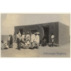 Orange Free State (South Africa): Indigenous In Front of Building / Traditional Clothes (Vintage RPPC 1930s)