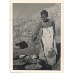African Tribal Woman Brewing Beer / Ethnic (Vintage Photo 1940s/1950s)