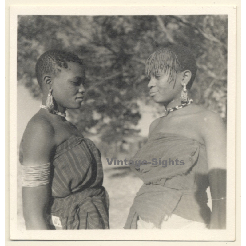 2 Pretty Shorthaired African Females In Traditional Clothing / Ethnic (Vintage Photo 1940s/1950s)