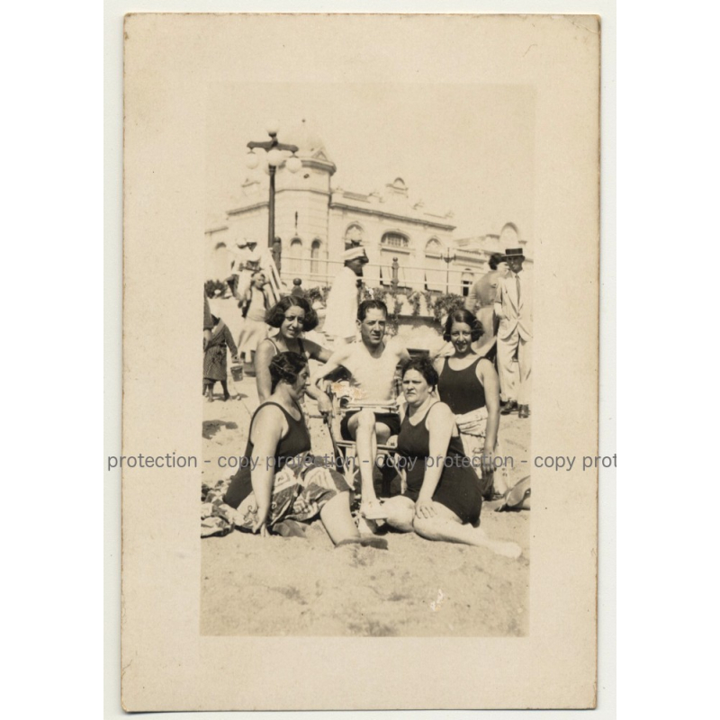 Man Surrounded By Women / Playa Mar Del Plata - B. A. (Vintage Photo PC 1932) Man Surrounded By Women / Playa Mar Del Plata - B. A. (Vintage Photo PC 1932)