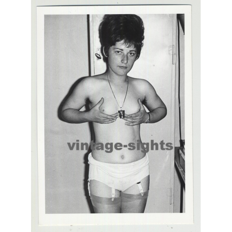 Tomboyish Topless Female With Tiny Breasts & Hairy Armpits / Lesbian Int (Vintage Photo) Tomboyish Topless Female With Tiny Breasts & Hairy Armpits / Lesbian Int (Vintage Photo)
