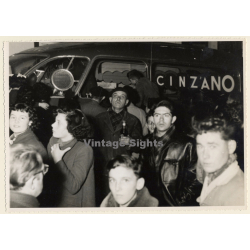 Group Of People In Front Of Cinzano Publicity Bus (Vintage Press Photo France ~1950s)