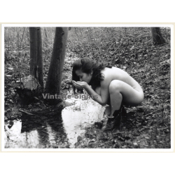 Artistic Erotic Study: Squatting Nude Female Drinking Water Out Of Stream (Vintage XL Photo France 23 x 30 CM 1980s)