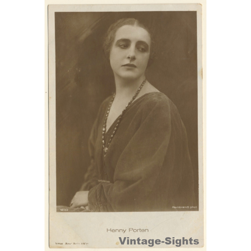 Henny Porten / Actress - Ross Verlag 423/2 (Vintage RPPC 1920s/1930s)