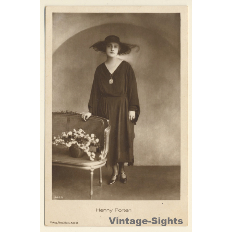 Henny Porten / Actress - Ross Verlag 442/1 (Vintage RPPC 1920s/1930s)