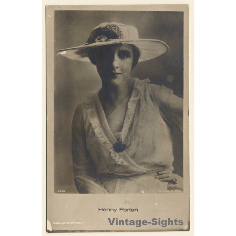 Henny Porten / Actress - 424/4 (Vintage RPPC 1920s/1930s)