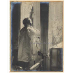 Great Take Of Baby Girl In Nightgown Looking Out Of Window (Vintage Photo ~1910s/1920s)