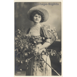 Elegant Woman in Victorian Dress / Fashion - Style (Vintage RPPC 1909)