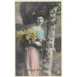 Pretty Woman With Bunch Of Flowers / Romance - Kitsch (Vintage RPPC 1909)
