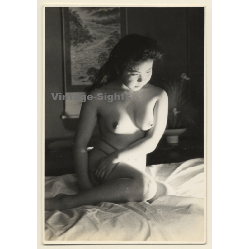Erotic Study: Natural Nude Asian Female *11 (Vintage Photo ~1940s/1950s)