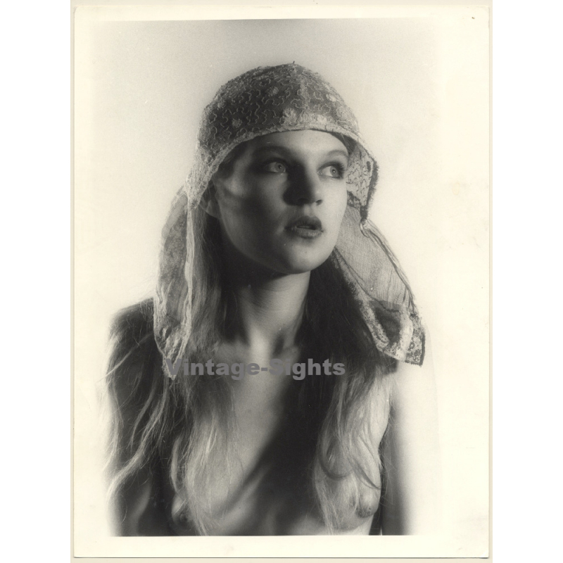 Erotic Study by Pjotr Van Moock: Upper Body Of Pretty Blonde Nude With Headscarf (Vintage XL Photo 40 x 30 CM 1980s) Erotic Study by Pjotr Van Moock: Upper Body Of Pretty Blonde Nude With Headscarf (Vintage XL Photo 40 x 30 CM 1980s)