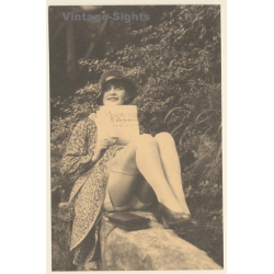 1920s Erotica: Lascivious Flapper*1 / Legs - Risqué - Boudoir (PC Weltpostverein RE ~1960s)