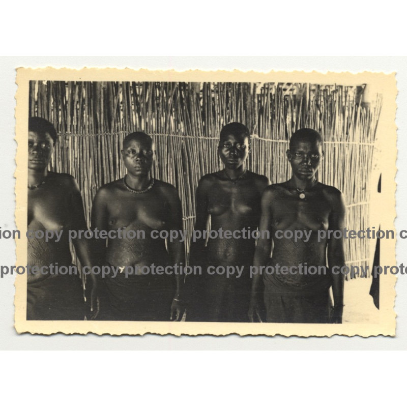 4 Native African Women In Hut - Tribal Marks / Congo? (Vintage Photo B/W ~1930s/1940s)