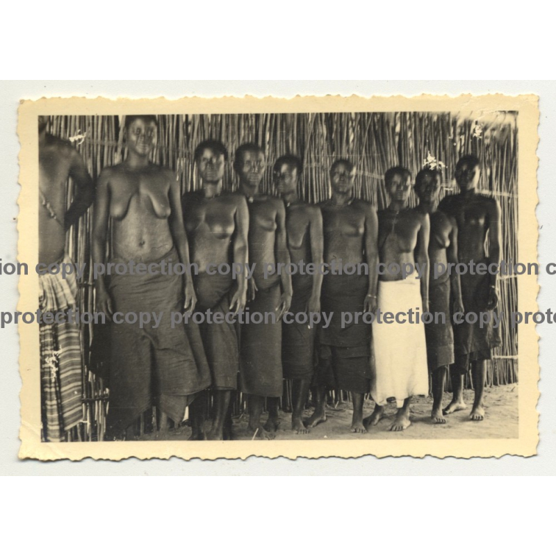 Group Of African Women In Sarongs / Congo? (Vintage Photo B/W ~1930s/1940s)