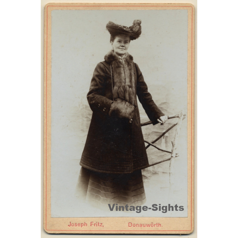 Joseph Fritz / Donauwörth: Elegant Lady with Fox Stole & Victorian Hat (Vintage Cabinet Card 1900s/1910s)