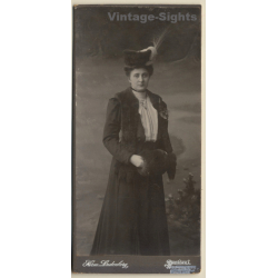 Hermann Lindenberg / Dresden: Elegant Lady in Victorian Outfit / Fur Muff (Vintage Cabinet Card ~1900s/1910s)