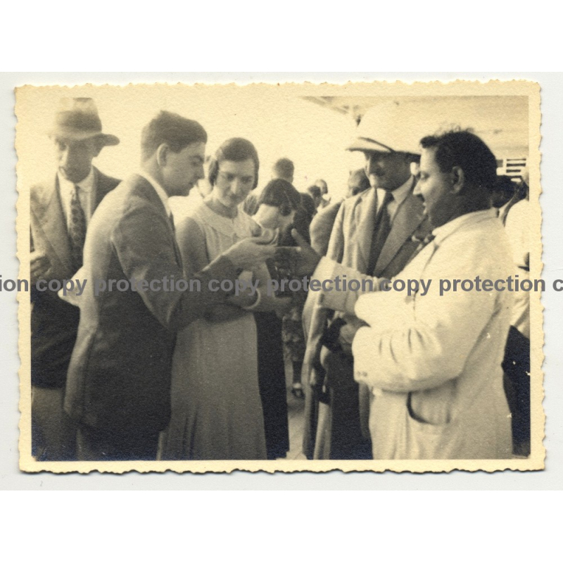 S.S.Anversville / Tenerife: People Buying Broderies (Vintage Photo: Grobet B/W 1933)