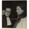 Ingrid Bergman with Priest - Cleric / Beffchen (Vintage Press Photo 1950s/1960s)