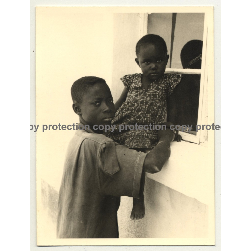 Strong Shot Of Young Boy & His Little Sister - Kabalo / Congo (Vintage Photo B/W ~1950s)