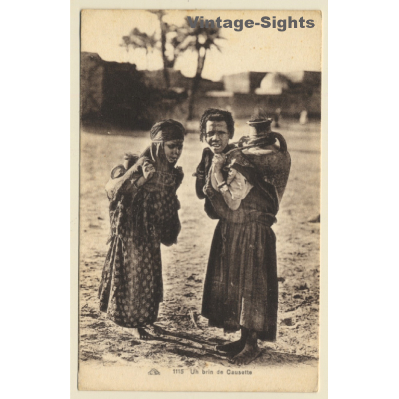 Algeria: Un Brin De Causette - Porteurs D'Eau / Ethnic (Vintage PC ~1910s) Algeria: Un Brin De Causette - Porteurs D'Eau / Ethnic (Vintage PC ~1910s)
