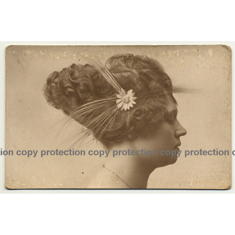 Side View Of Artistic Upstyle Hairstyle / Fashion (Vintage Postcard A. Louvois 1920) Side View Of Artistic Upstyle Hairstyle / Fashion (Vintage Postcard A. Louvois 1920)