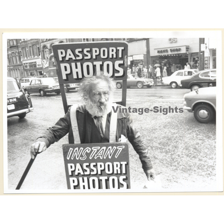 Jerri Bram (1942): Old Scruffy Passport Photos Street Vendor / London (Vintage Photo ~1970s)