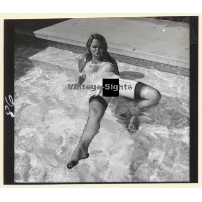 Erotic Study: Pretty Blonde Nude At Swimming Pool *10 (Vintage Contact Sheet 1970s/1980s)