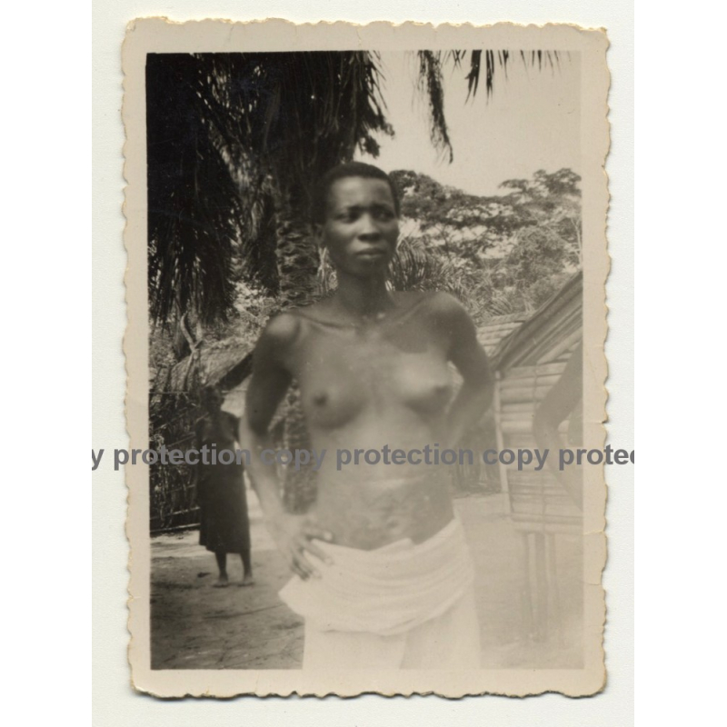 Topless Native Congolese Woman In Sarong (Vintage Photo B/W ~1930s/1940s)