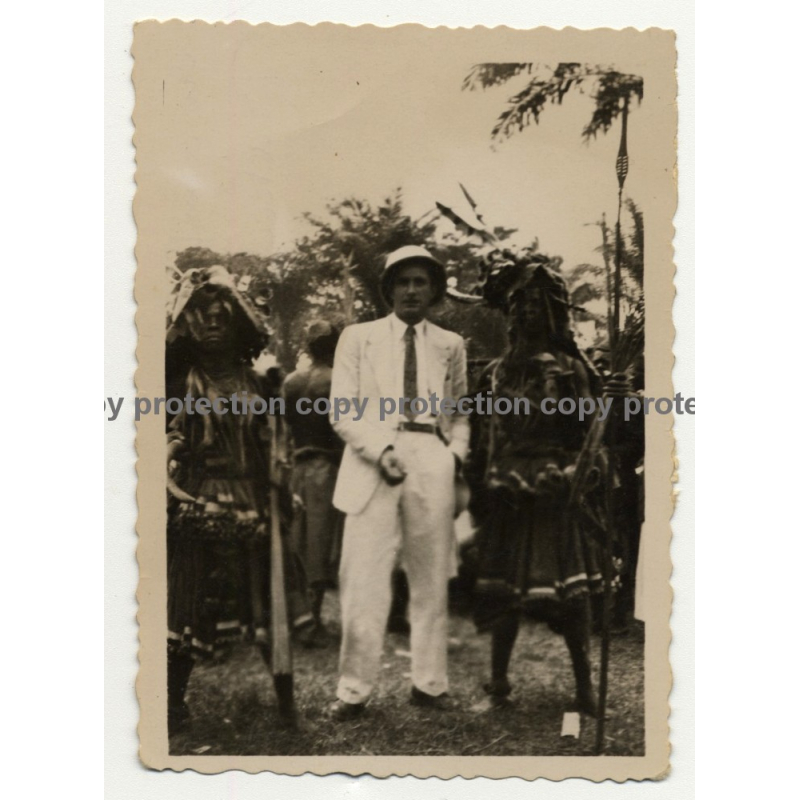Colonial Master & 2 Bakubas In Ceremonial Dress / Congo (Vintage Photo B/W 1949)