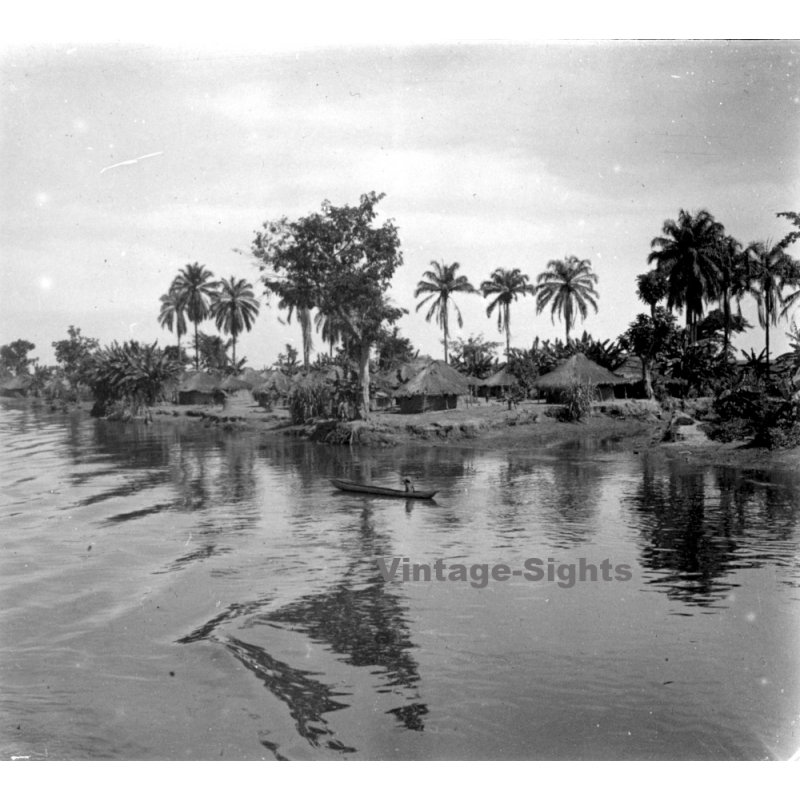 N'Djili - Kimpoko - Léopodville / Congo: View From River To Tribal Village / Dugout (Vintage Stereo Glass Plate 1934)